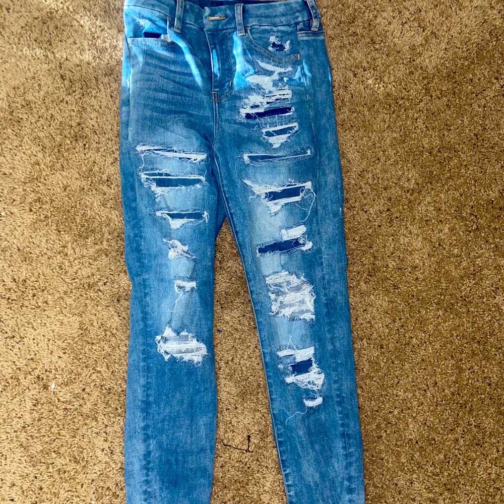 Ripped light blue jeans